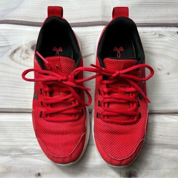 UNDER ARMOUR GRADE SCHOOL SURGE 4 RUNNING SHOES KIDS  Under Armour Sneakers 4Y